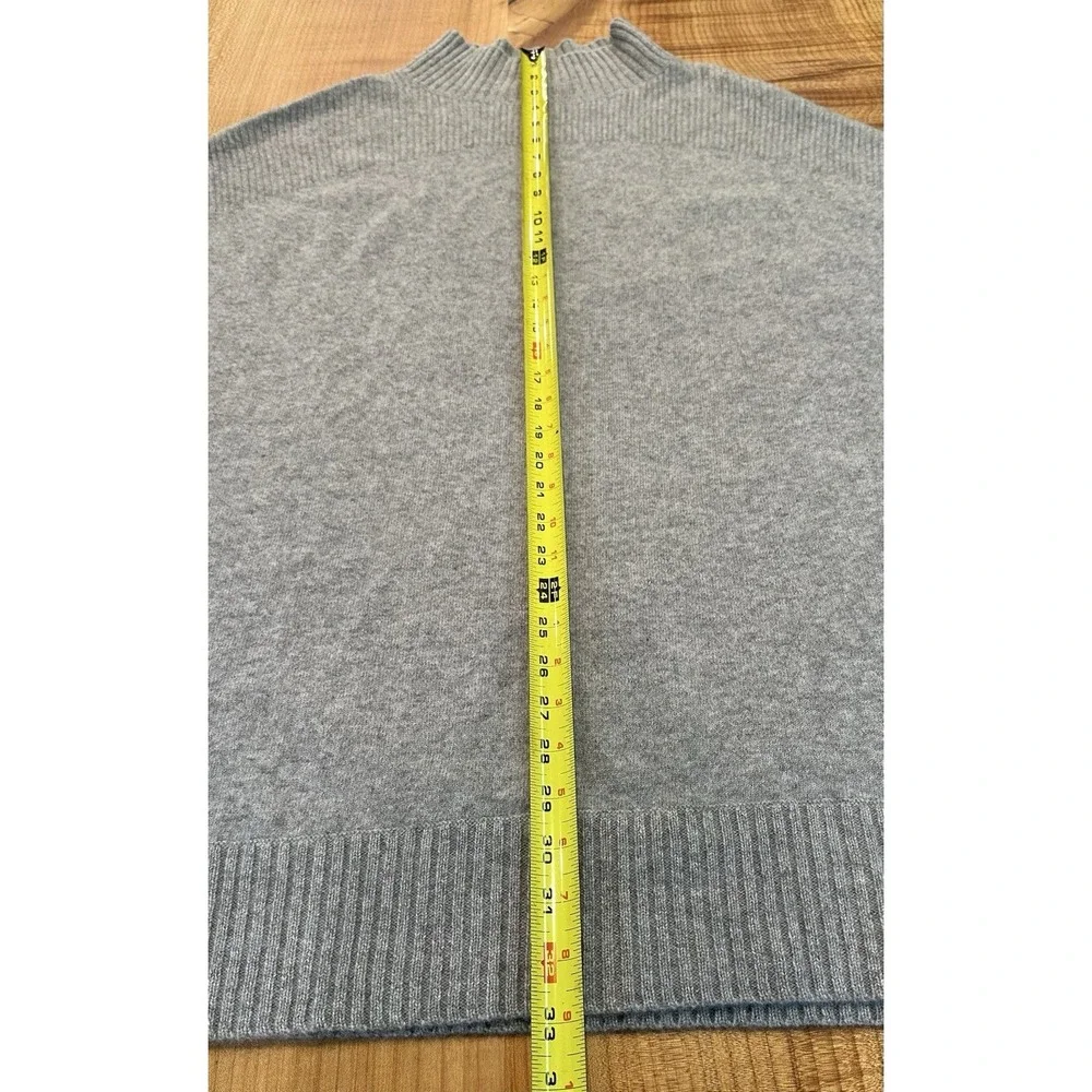 Isaac Mizrahi sweater used
